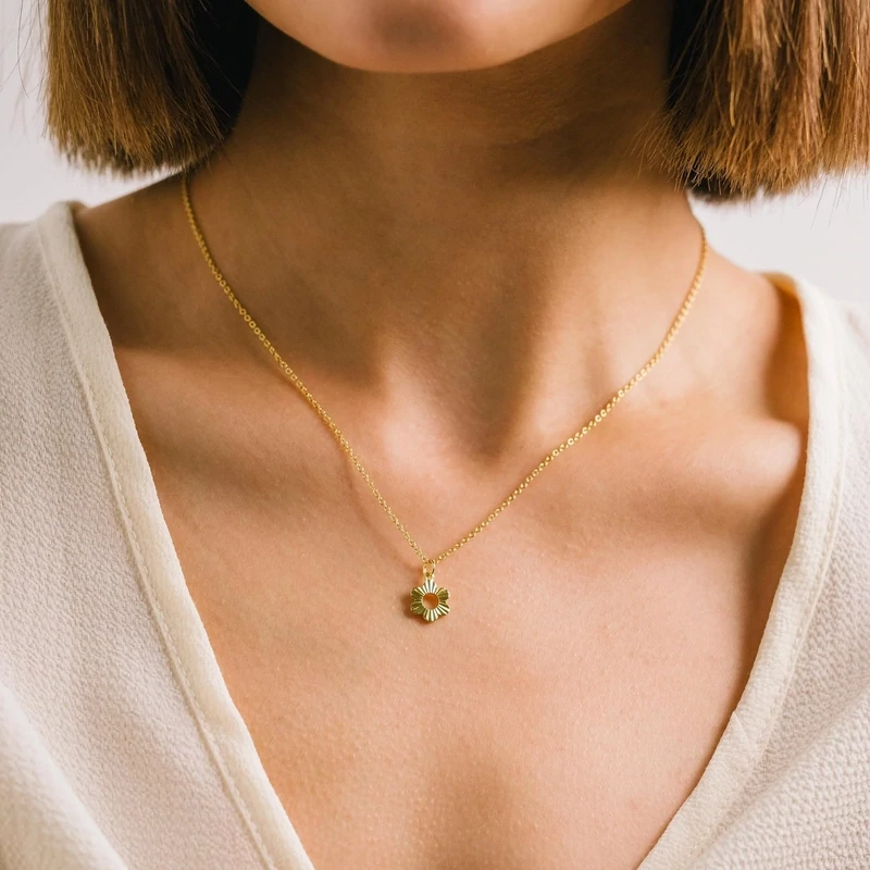 Lover's Tempo Demi Fine Daisy Fluted Necklace