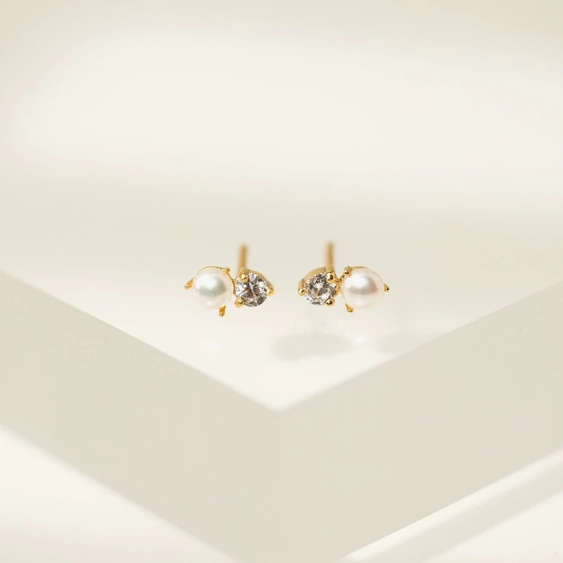 Lover&#39;s Tempo Demi Fine Luma Gemstone Stud Earrings Pearl/Crystal