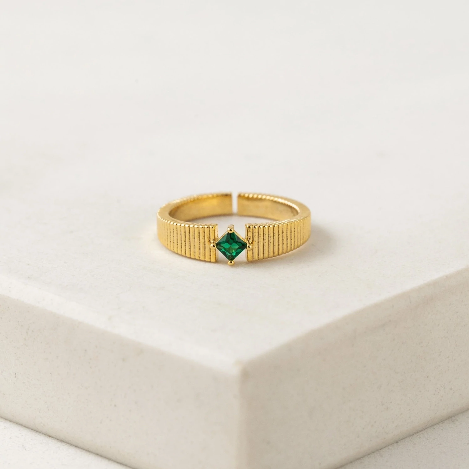Lover&#39;s Tempo Serena Ring Emerald