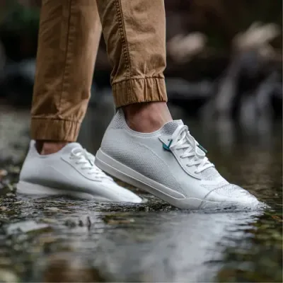 Sneakers/Shoes