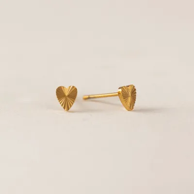 Lover&#39;s Tempo Waterproof Fluted Heart Studs