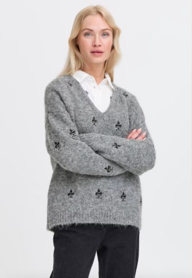 B. Young Bymillers Emb Jumper