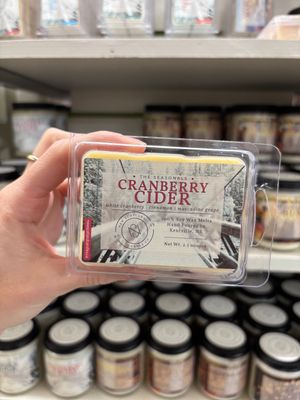 New Scotland Candle Co. Cranberry Cider Melts