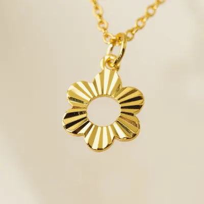 Lover's Tempo Demi Fine Daisy Fluted Necklace