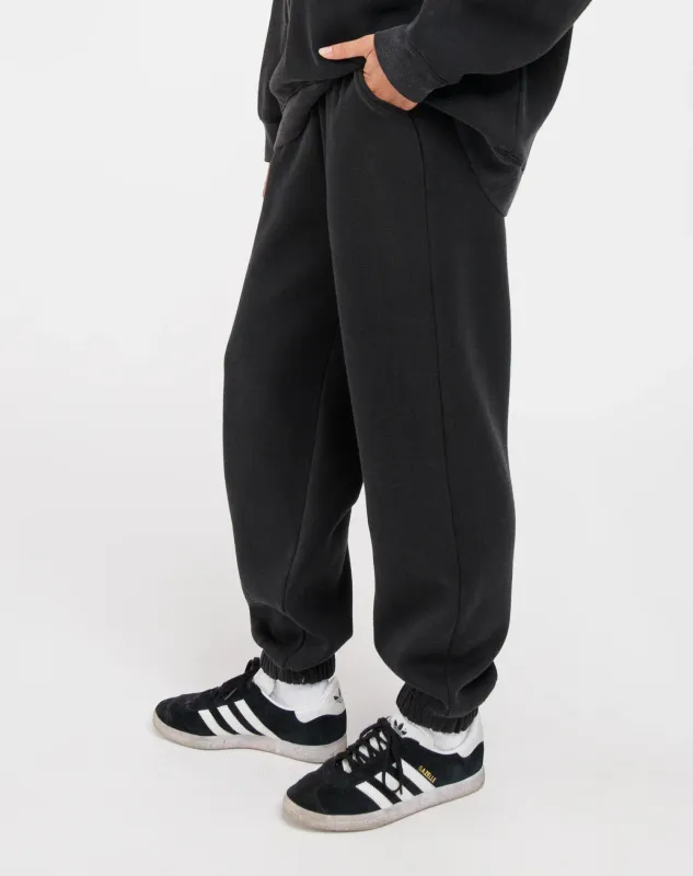 Brunette the Label Oversized Jogger Washed Black