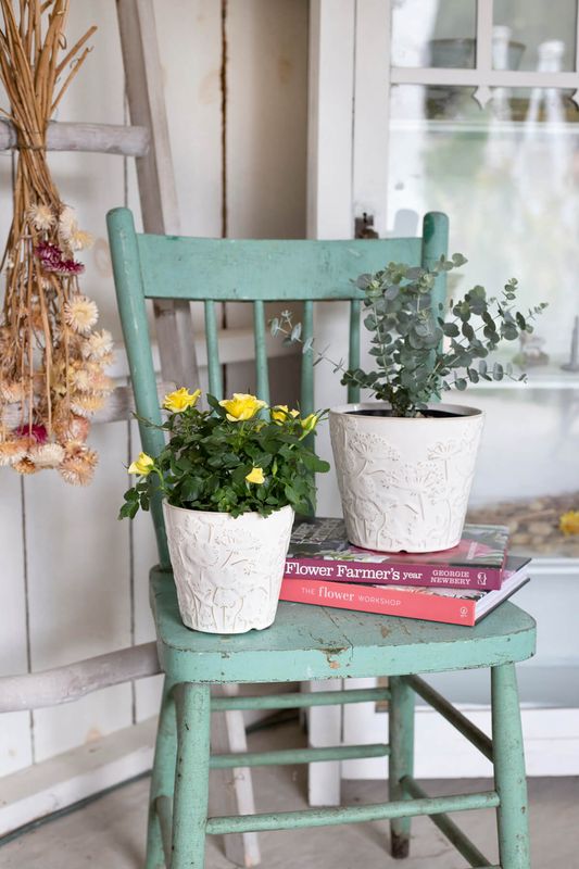 Bacon Basketware White Flower Embossed Pot