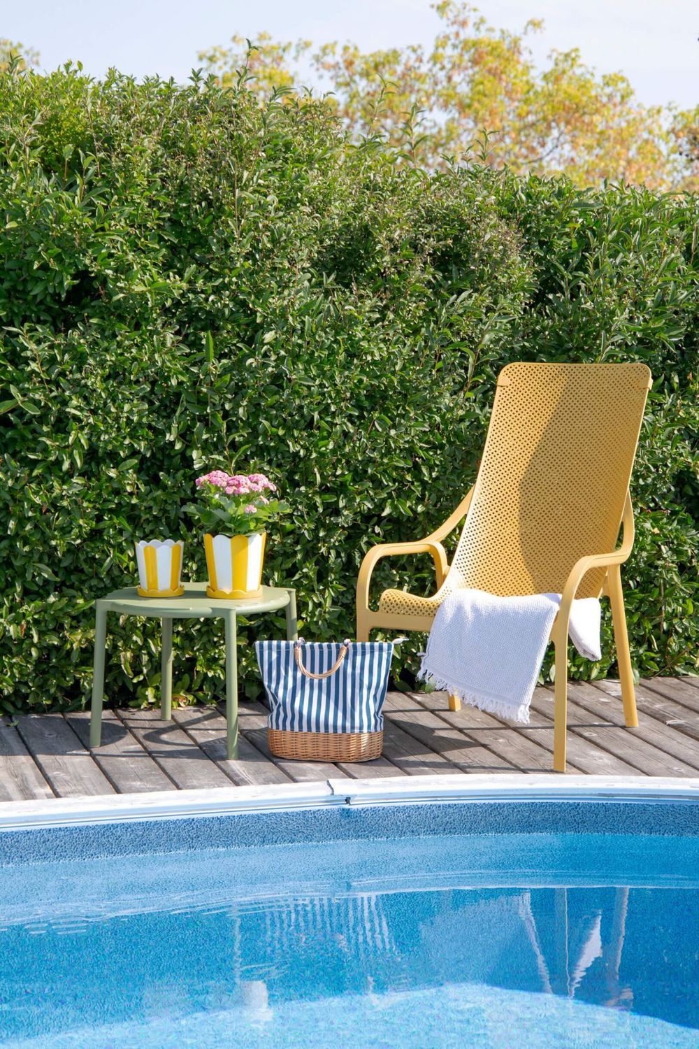 Bacon Basketware Oval Willow Base Insulated Blue/White Striped Bacon Basketware Oval Willow Base Insulated Blue/White Striped