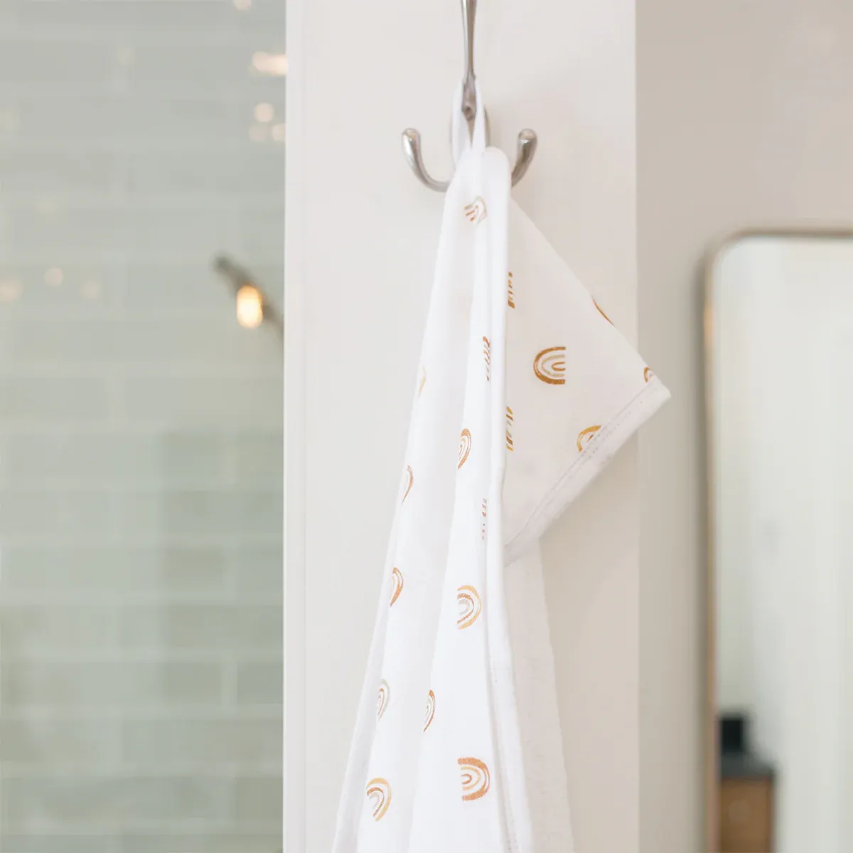 Lulujo Hooded Towel Rainbows