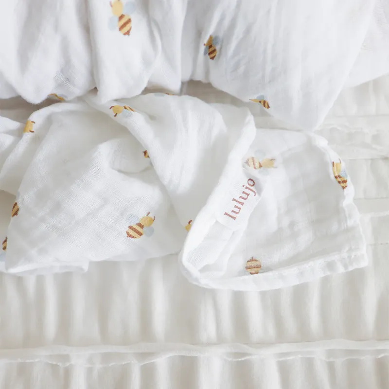 Lulujo 2Pack Cotton Muslin Swaddle Bees & Dots