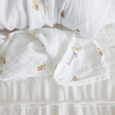 Lulujo 2Pack Cotton Muslin Swaddle Bees & Dots