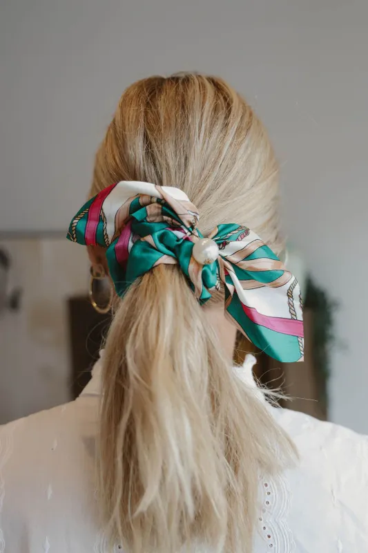 Caracoal Green Satin Bow Tie Printed with Decorative Pearl Caracoal Green Satin Bow Tie Printed with Decorative Pearl