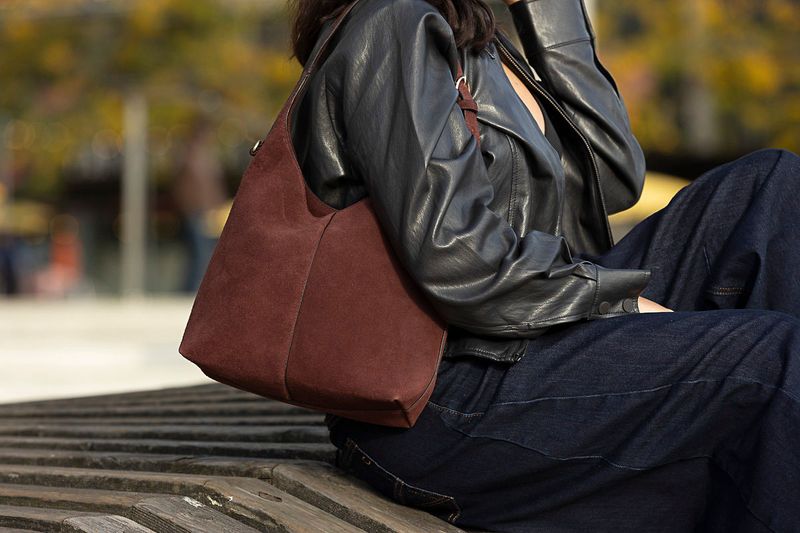 RISA Claude Shoulder Bag Maroon Suede