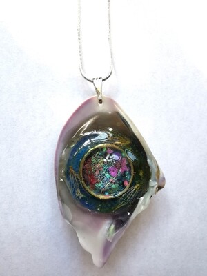 White and purple shell treasure pendant