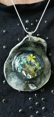 Oyster shell and flowers pendant
