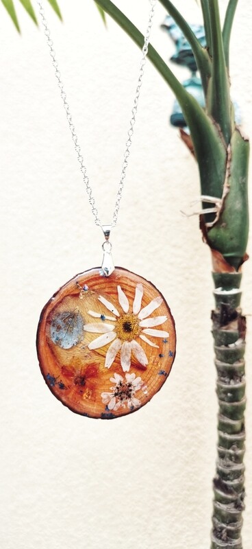 Daisy on wood pendant