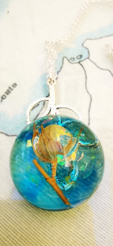 Flower and leaves light blue pendant