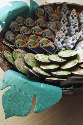 Pin's/broches/aimants en bois - animaux