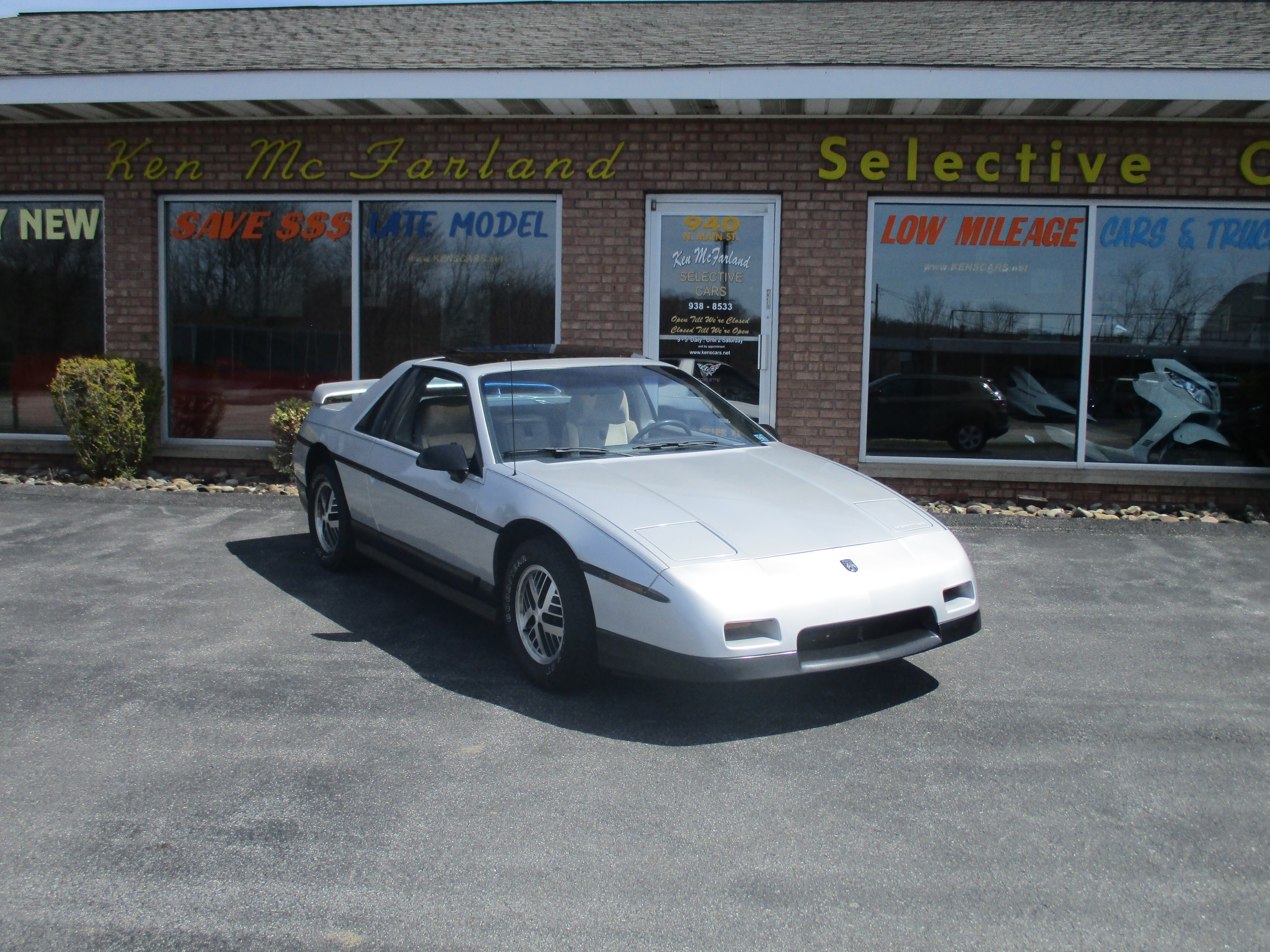1986 Pontiac Fiero SE-Pontiac