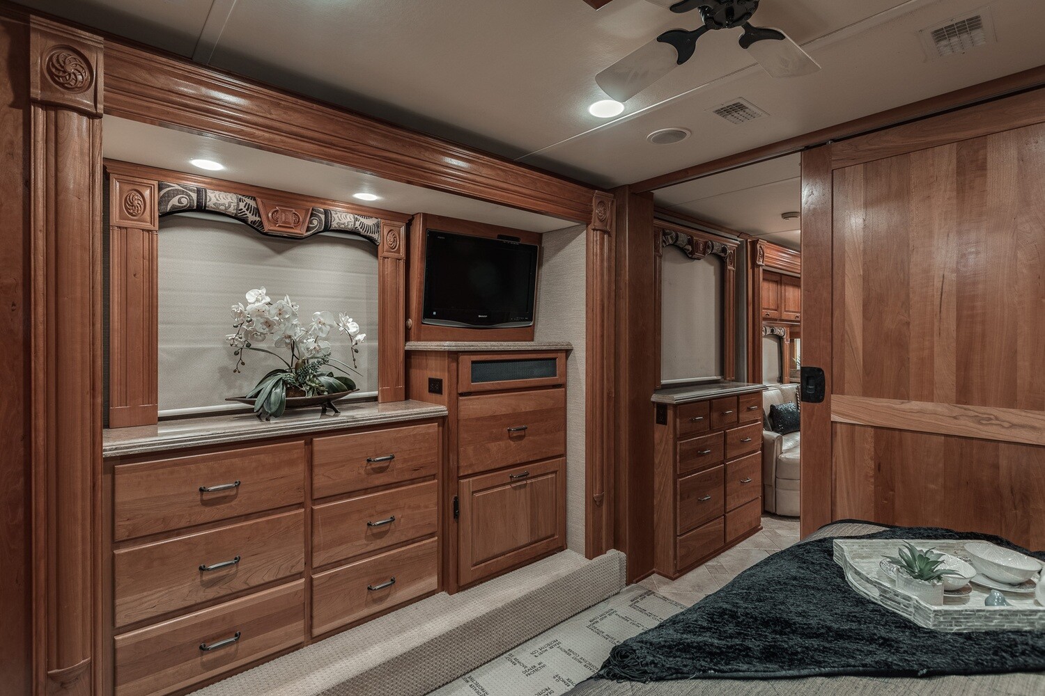 2009 Monaco Dynasty Regal 1.5 Bath