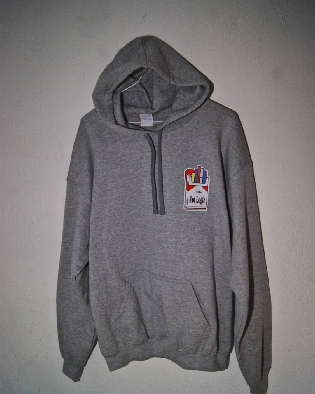 Sudadera gris de cigarros