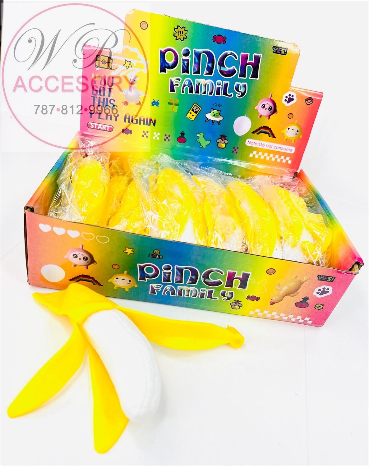ANV-1702  Banana Squishy 12 pcs