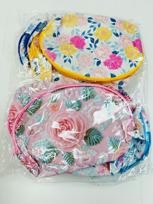 MBG-1613 Cosmetiqueras 12 pcs