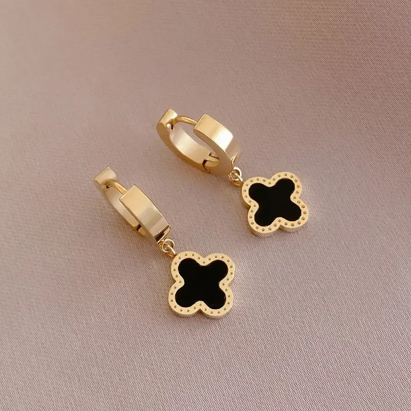 Clover Black Earrings