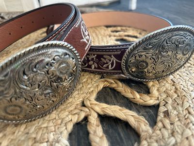 Embroidered Oval Buckle Belt