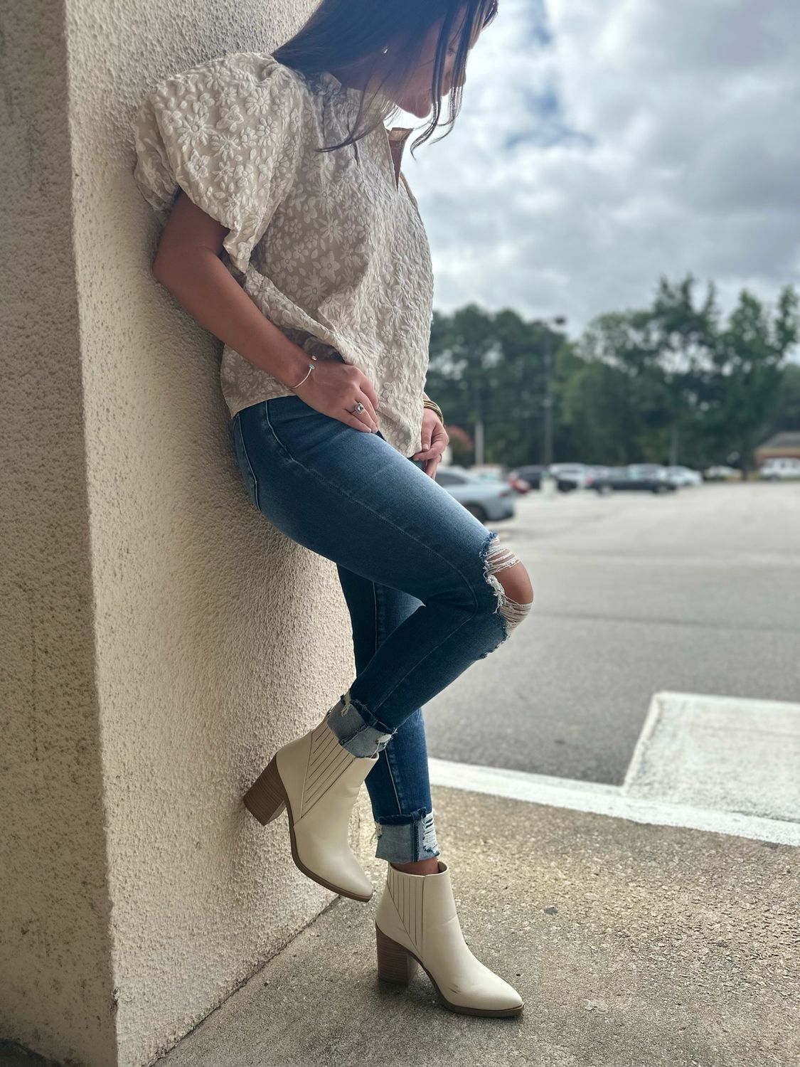 Ankle Skinny w/ distressed hem