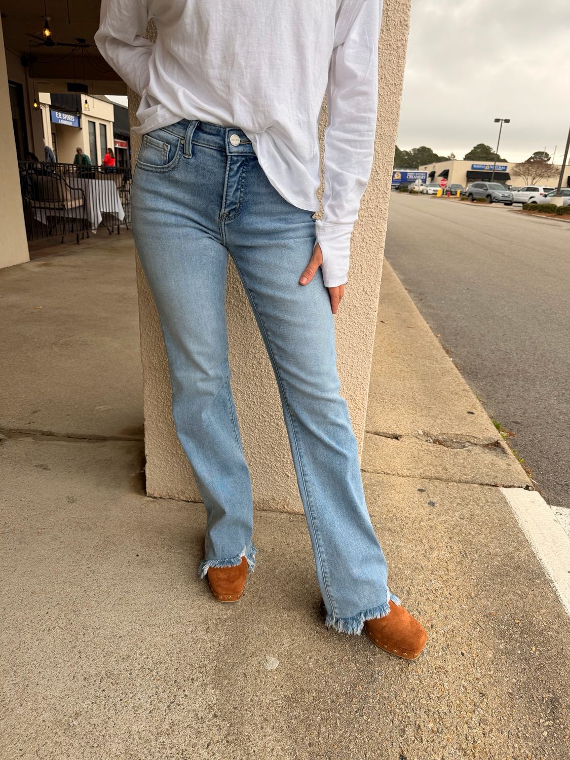 Flare-Fray Hem Jeans