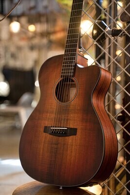 Cort Core-OC Blackwood with Gig Bag