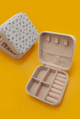 Travel Jewelry Keeper