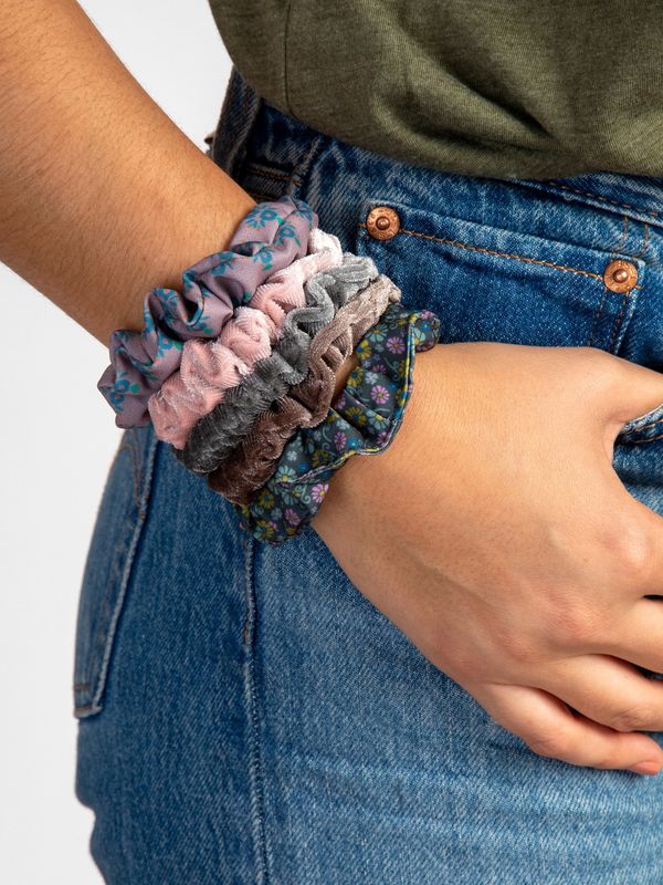 NL Velvet Scrunchies