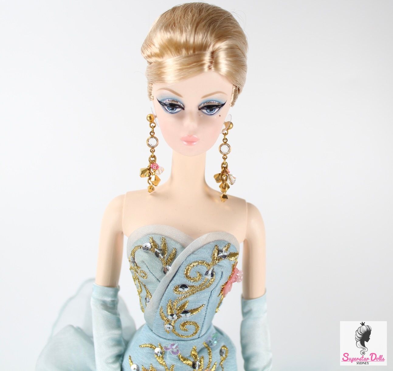 2010 Gold Label: &quot;10 Years Tribute&quot; Silkstone Barbie Doll From The Barbie Fashion Model Collection
