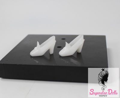 Vintage 1960&#39;s MOD ERA Hong Kong Clone Barbie Doll Pilgrim Heeled Shoes