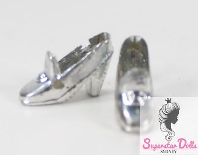 Vintage 1960&#39;s MOD ERA Hong Kong Clone Barbie Doll Pilgrim Heeled Shoes