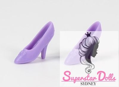 Vintage 1960&#39;s Hong Kong Clone Barbie Doll Closed Toe Heeled Shoes