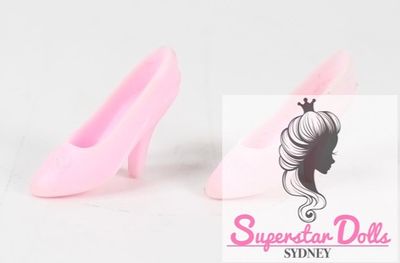 Vintage 1960&#39;s Hong Kong Clone Barbie Doll Closed Toe Heeled Shoes