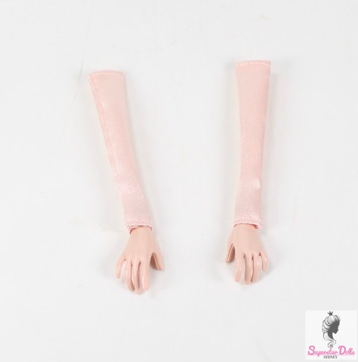 2024 Integrity Toys: &quot;Pink Of Perfection&quot; Poppy Parker Gloved Hands