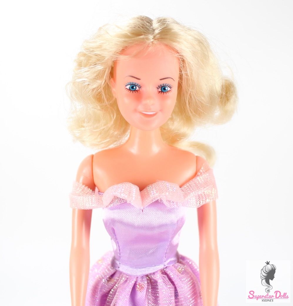 Vintage 1970&#39;s Uneeda Doll Co. Hong Kong Clone Barbie Doll