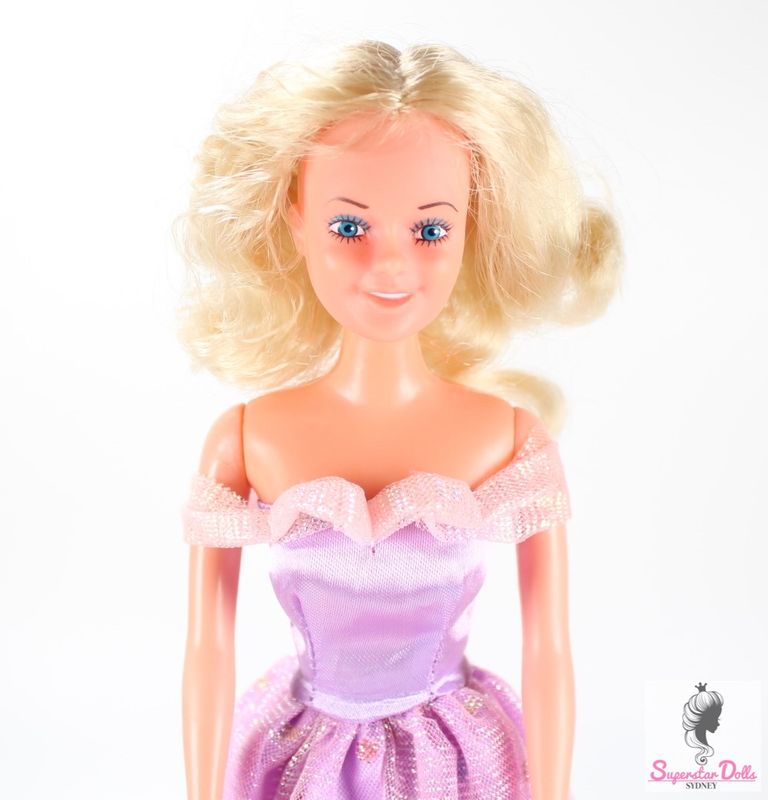 Vintage 1970&#39;s Uneeda Doll Co. Hong Kong Clone Barbie Doll