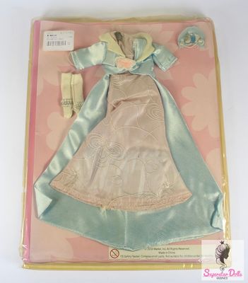 2000&#39;s Era &quot;Discover The World With Barbie: Sweden&quot; Fashion Set &amp; Magazine