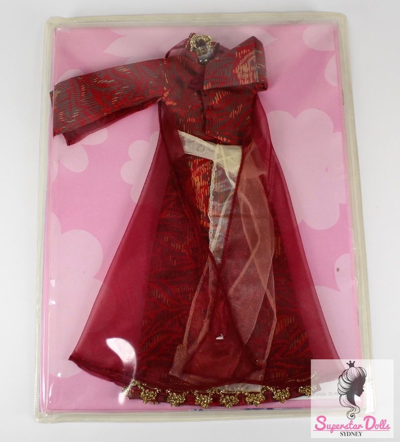 2000&#39;s Era &quot;Discover The World With Barbie: Algeria&quot; Fashion Set &amp; Magazine