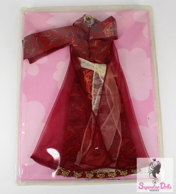 2000&#39;s Era &quot;Discover The World With Barbie: Algeria&quot; Fashion Set &amp; Magazine