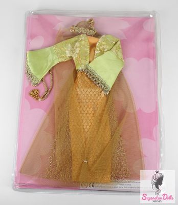 2000&#39;s Era &quot;Discover The World With Barbie: Syria&quot; Fashion Set &amp; Magazine