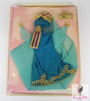 2000&#39;s Era &quot;Discover The World With Barbie: Egypt&quot; Fashion Set &amp; Magazine