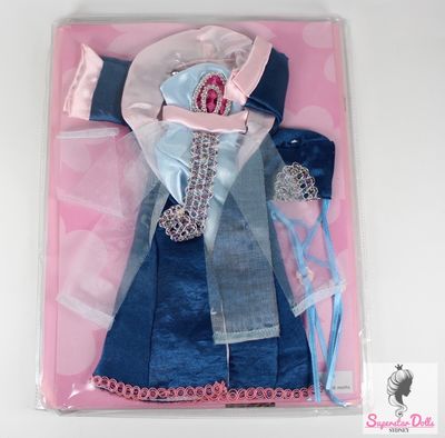 2000&#39;s Era &quot;Discover The World With Barbie: Mongolia&quot; Fashion Set &amp; Magazine