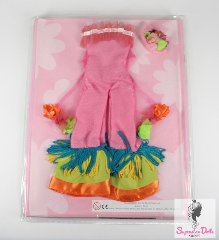 2000&#39;s Era &quot;Discover The World With Barbie: Cuba&quot; Fashion Set &amp; Magazine