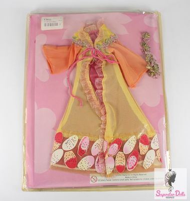 2000&#39;s Era &quot;Discover The World With Barbie: Ireland&quot; Fashion Set &amp; Magazine