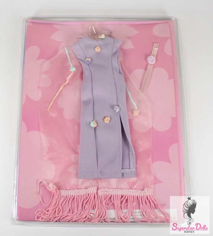 2000&#39;s Era &quot;Discover The World With Barbie: Argentina&quot; Fashion Set &amp; Magazine